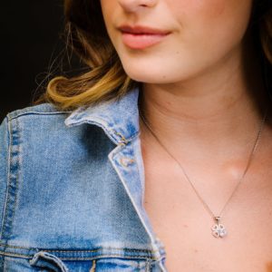 שרשרת תלתן יוקרתית מכסף משובצת זירקונים עם זרקן בצורת לב