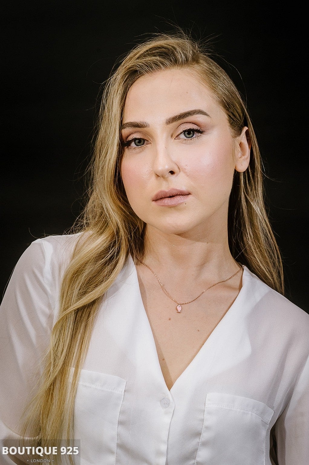 צ'וקר דג רוז גולד בצבע ורוד – תמונה 3