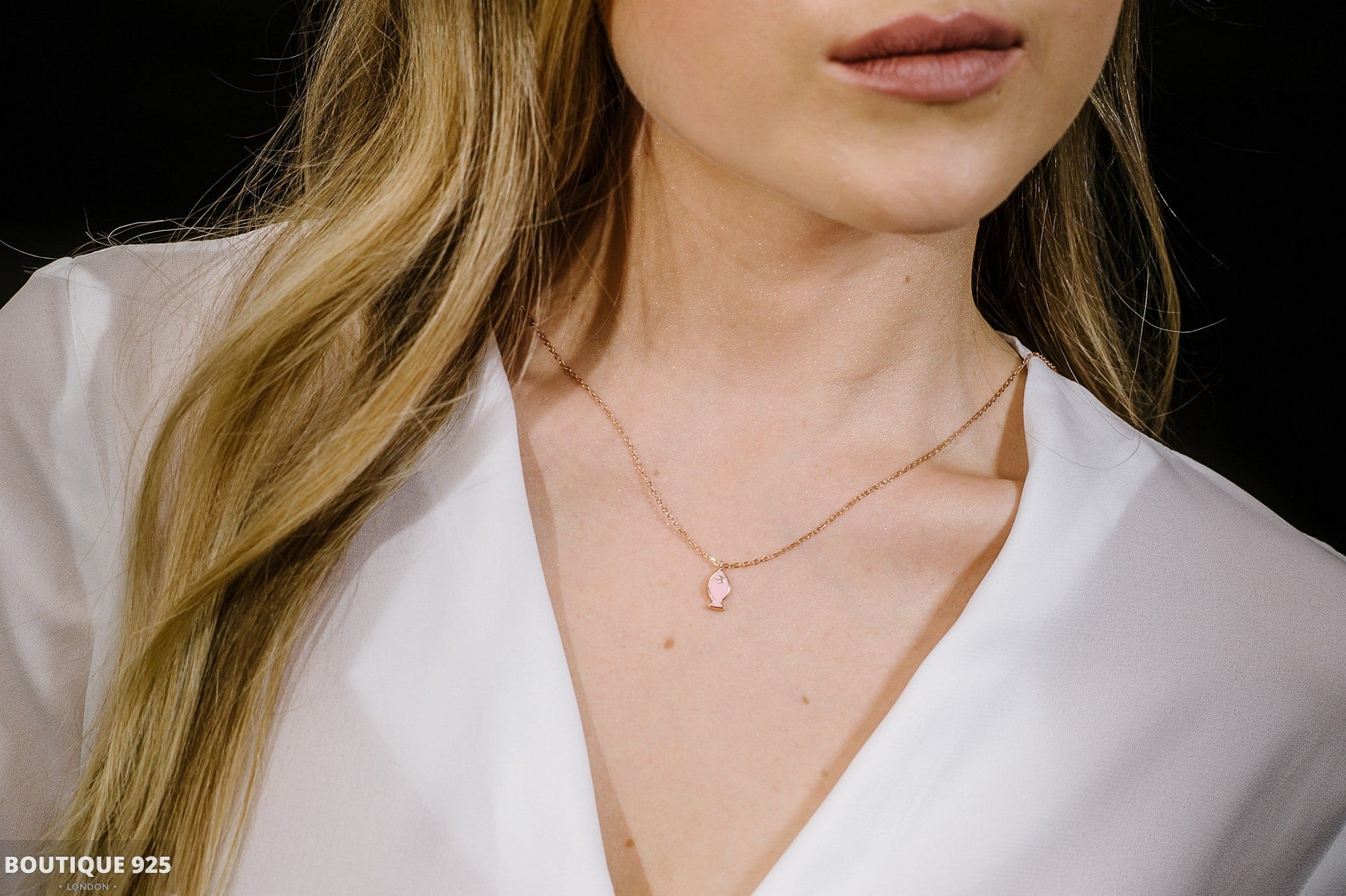 צ'וקר דג רוז גולד בצבע ורוד – תמונה 2