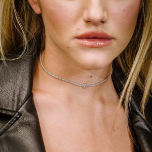 צ'וקר טניס מכסף עם זרקן ורוד עגול משובץ זירקונים