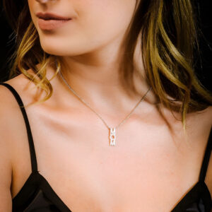 שרשרת MOM קטנה מכסף משובצת זירקונים