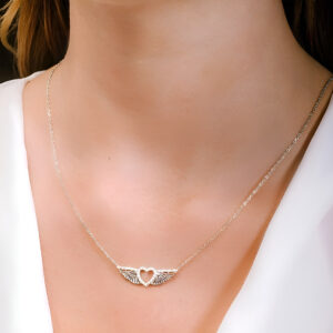 שרשרת כנפיים עם לב מכסף משובצת זירקונים