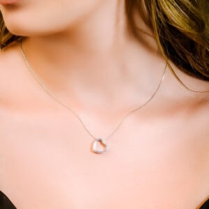 שרשרת לב חלול על הצד מכסף משובצת בזירקונים