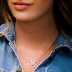 שרשרת תלתן מכסף משובצת זירקונים