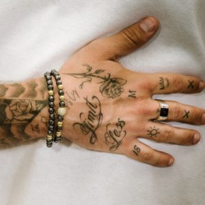 צמיד חרוזי המטייט לגבר נמתח