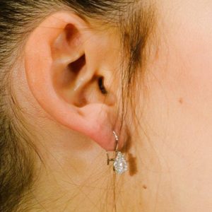 עגילי כסף טיפה זרקן מרכזי