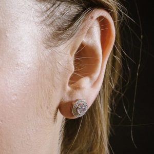 עגילי כסף זרקן מרכזי מעוגל מסגרת משובצת