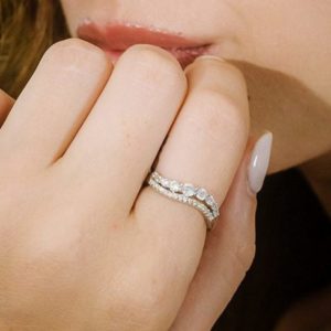 טבעת גל זרקני מכסף משובצת זירקונים