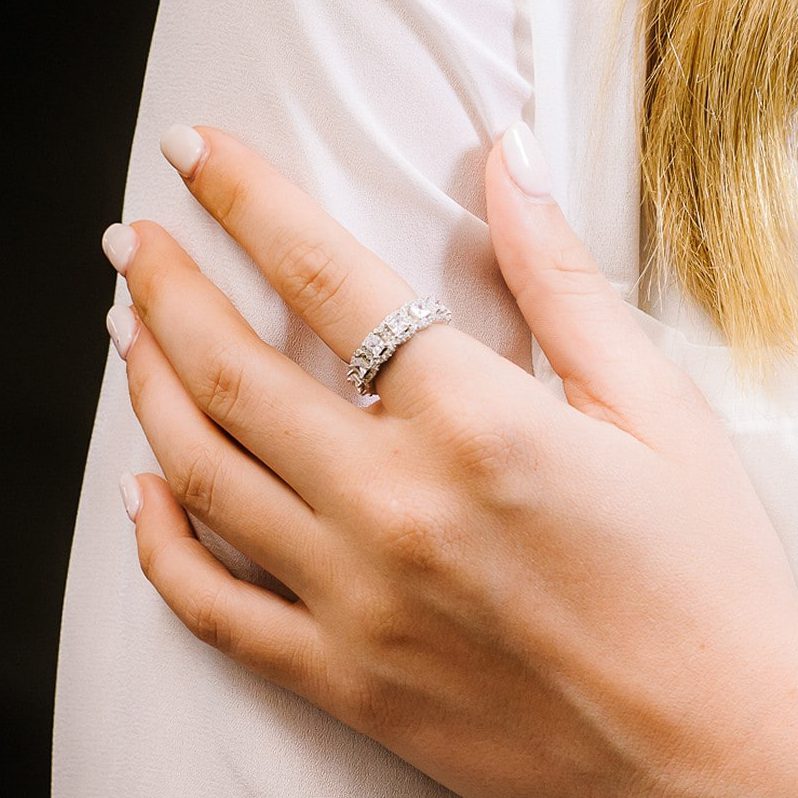 טבעת אלמנט שיבוץ שקוף מכסף – תמונה 2