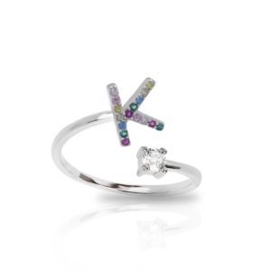 טבעת אות K משובצת זירקונים צבעוניים