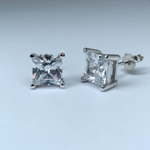 עגילי כסף צמודים בצורת ריבוע בינוני