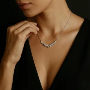 שרשרת מעוגלת עם שיבוץ בגדלים שונים